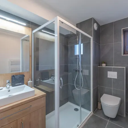 Neuf Avec Balcon Et Acces Direct Aux Pistes, 3 Chambres, Alpe D'huez - Fr-1-645-94 Lägenhet