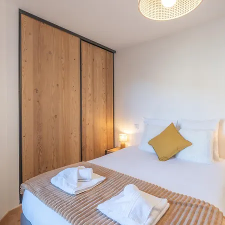Apartmán Neuf Avec Balcon Et Acces Direct Aux Pistes, 3 Chambres, Alpe D'huez - Fr-1-645-94