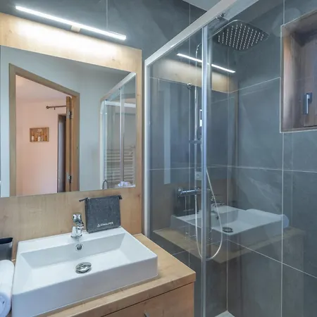 Neuf Avec Balcon Et Acces Direct Aux Pistes, 3 Chambres, Alpe D'huez - Fr-1-645-94 Lägenhet *